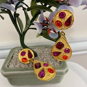 VINTAGE SIGNED CJD GOLD TONE CLIP-ON EARRINGS